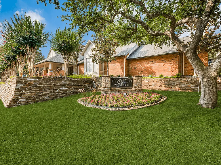 Tenison at White Rock — Photo 15
