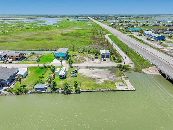 7203 La France Dr, Hitchcock, TX 77563
