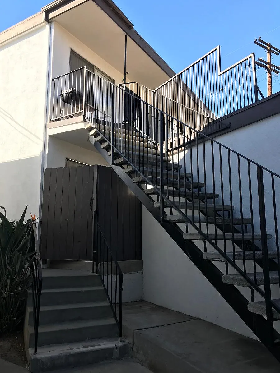 Building Photo - 404 S Ola Vis #D