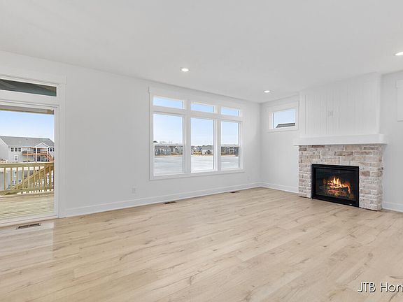 4th image of 15783 Norwalk Rd