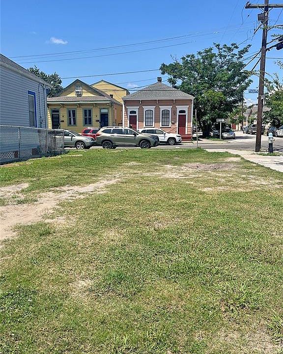 2nd image of 2600 Palmyra St