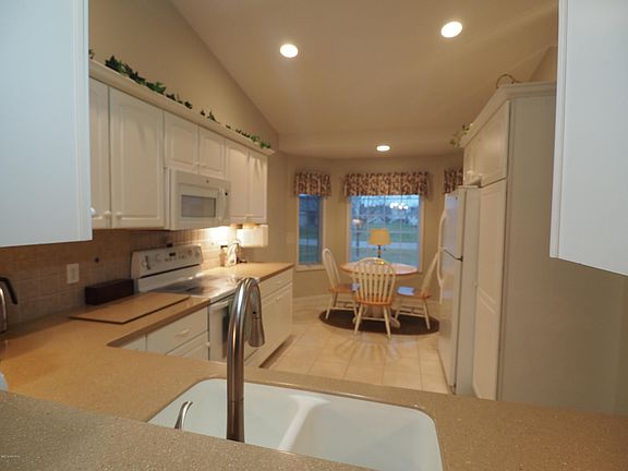 3rd image of 3799 Harris Dr