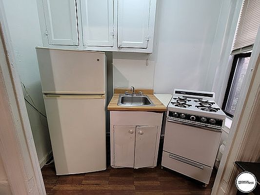 3rd image of 10 Bennett Ave #3H