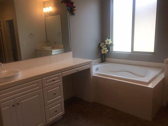 5th image of 213 Flores Ln