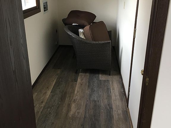 3rd image of 522 N Park Dr