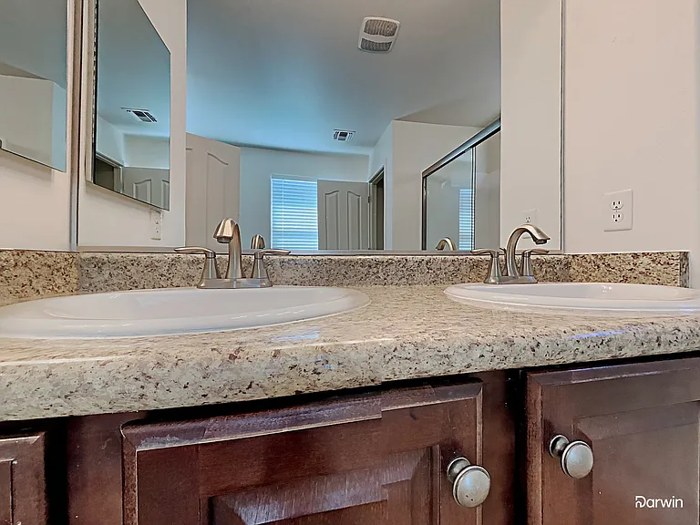 5711 E Adrian Ave — Photo 8