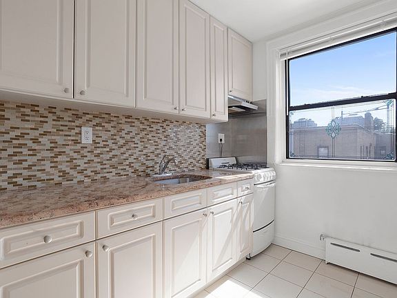 2nd image of 2319 35th St APT 3