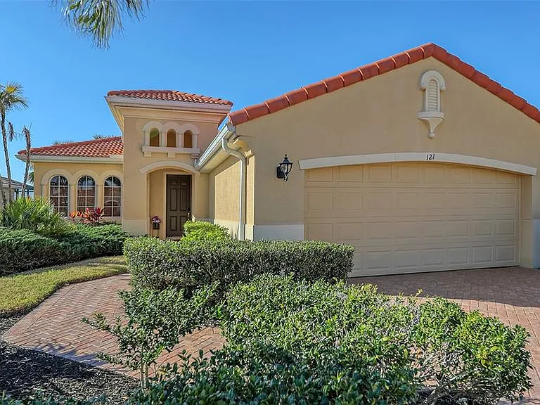 121 Savona Way — Photo 3