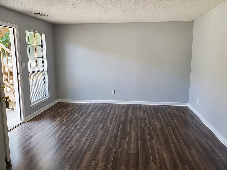 137 Angela Dr #B — Photo 3