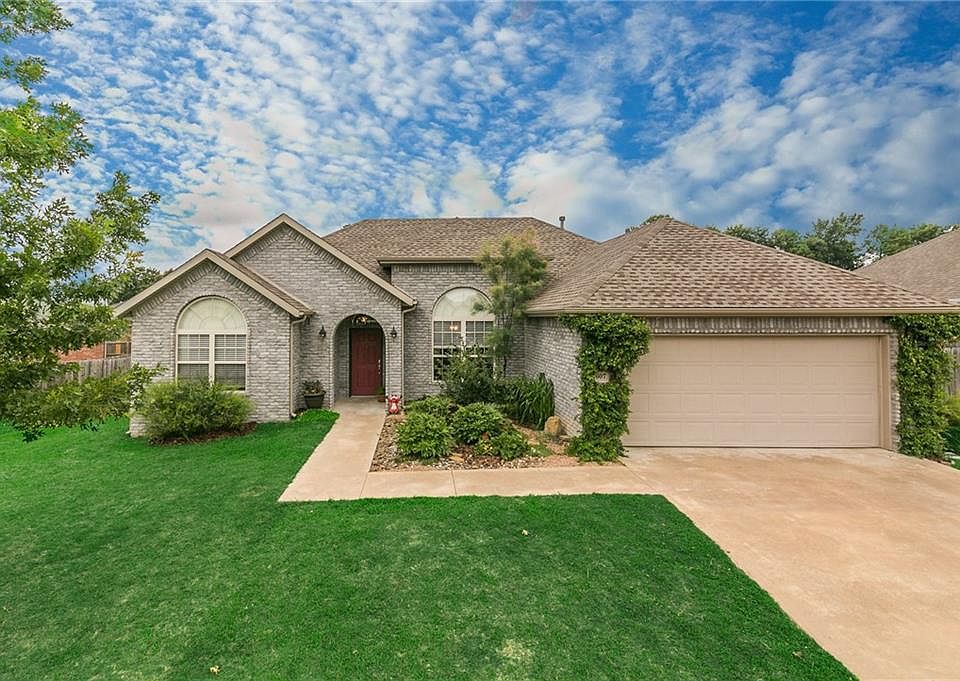 1st image of 2607 N Shadow Crest Dr