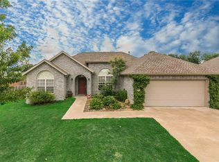 2607 N Shadow Crest Dr, Fayetteville, AR 72704