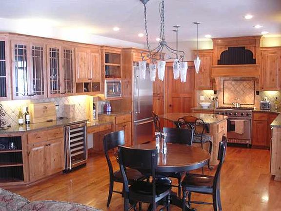 2nd image of 1315 N River Vis