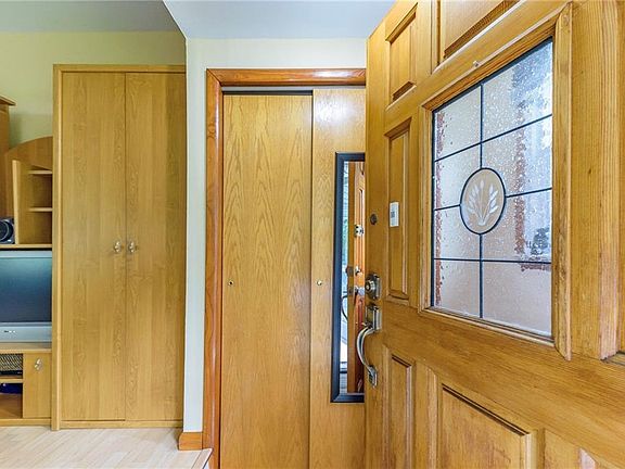 2nd image of 102 Glenwood Ter