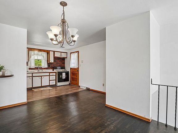 5th image of 596 Anderson Ave