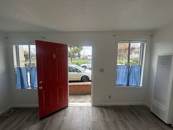 4th image of 9 Edward St #9