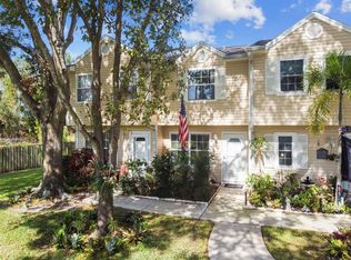 8552 J R Manor Dr, Tampa, FL 33634