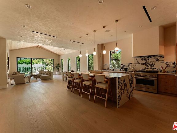 5th image of 4641 Vesper Ave