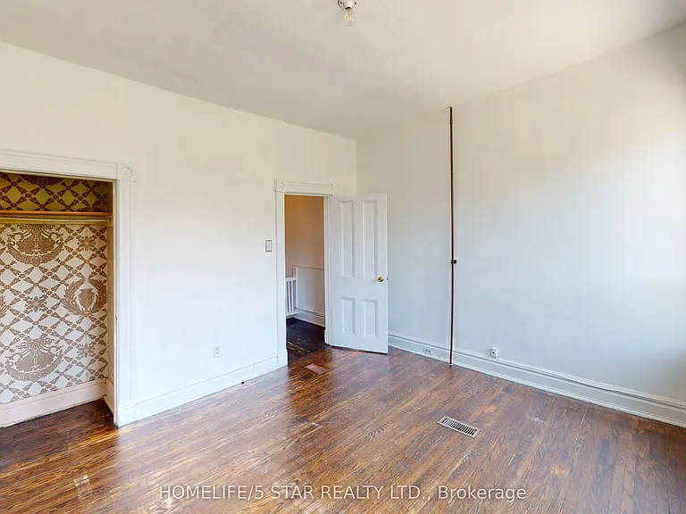 39 Humbert St #2 — Photo 8