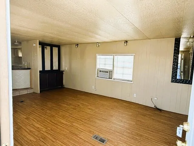 702 N State St — Photo 2