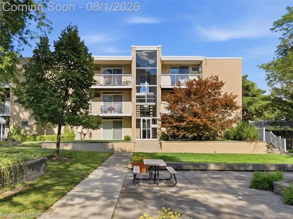 4909 Crooks Rd APT C11, Royal Oak, MI 48073