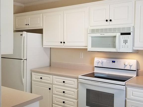 2nd image of 118 Brittany Way