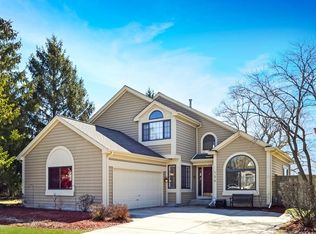 156 Seneca Trl, Bloomingdale, IL 60108