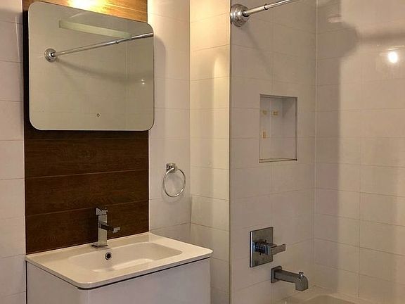 5th image of 149 Clarkson Ave APT 3R