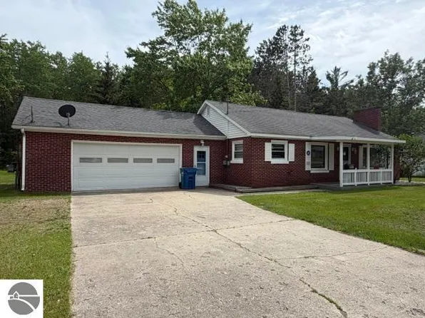 1693 Chestnut St, Cadillac, MI 49601