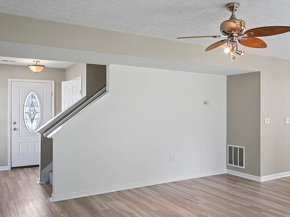 5th image of 870 Ellery Dr