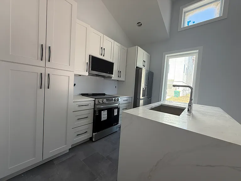 119 12th Ave N #2 — Photo 3