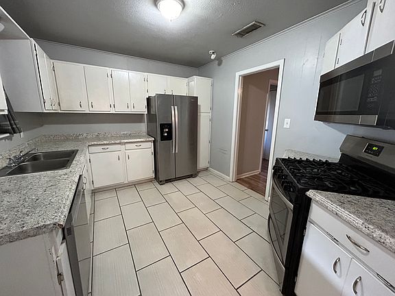 3rd image of 2506 Mecom Dr