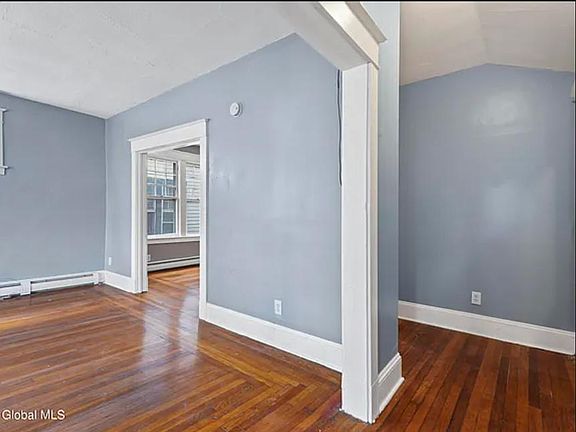 4th image of 238 Morris St #2