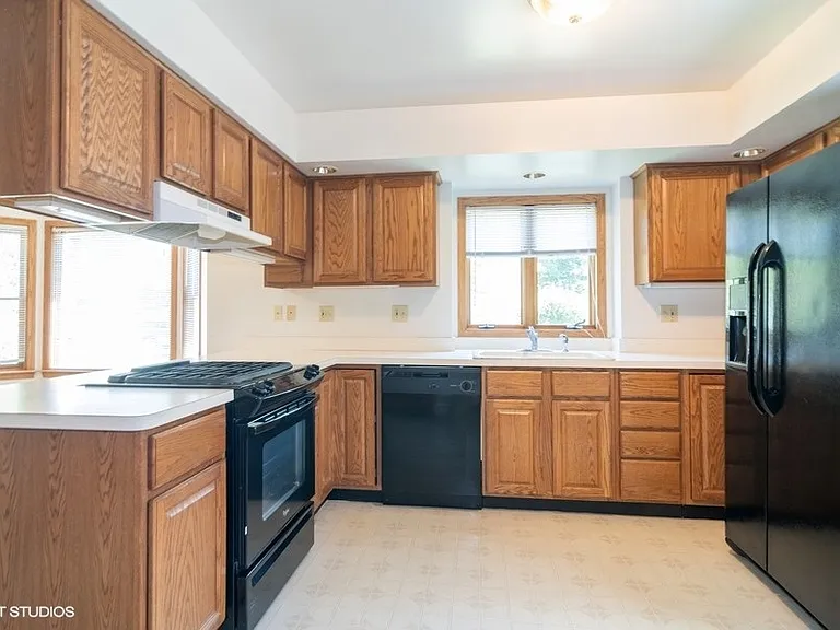 106 E Fox Rd — Photo 6