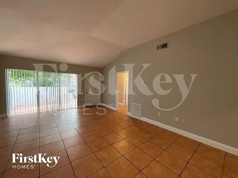 10352 SW 208th Ln — Photo 4