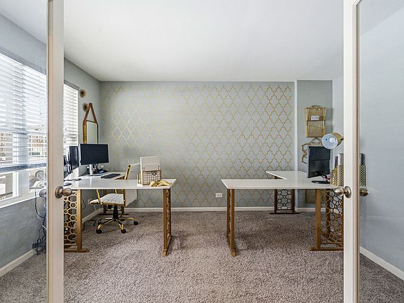 4th image of 434 S Stonebrook Dr