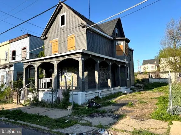 42 Stewart St, Camden, NJ 08105