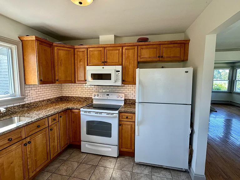 10 Curtis Ave — Photo 4