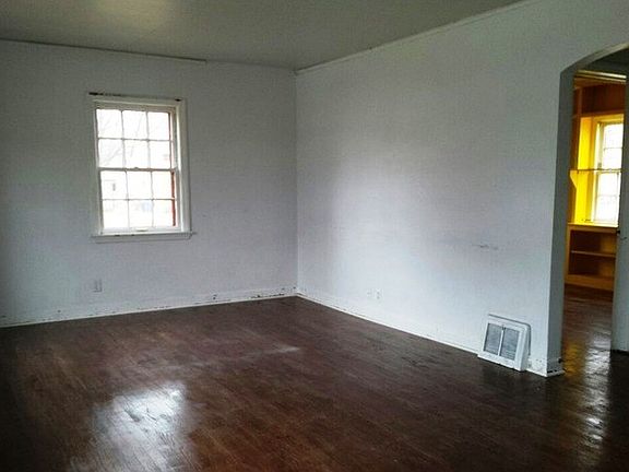 3rd image of 1904 Grenshaw St