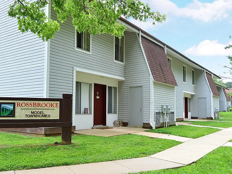 Rossbrooke Apartments and Townhomes — Photo 13