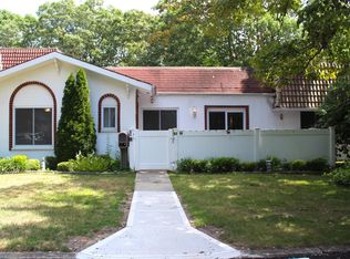 51 Blue Ridge Dr, Medford, NY 11763