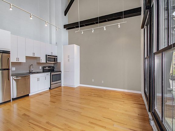 5th image of 1405 Harney St APT 306