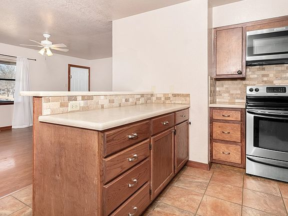 4th image of 114 Green Meadows Ln