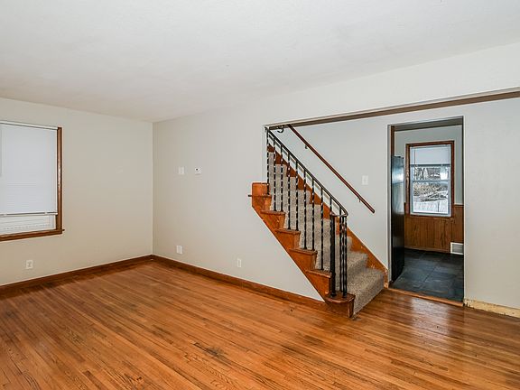 001-photo-living-room-12557843_03112023