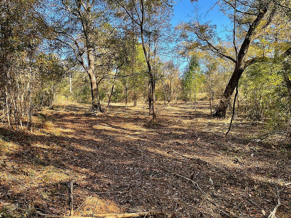 2nd image of Twin Oaks Dr