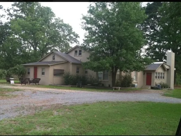 301 Opal Lake Dr #A, Pine Bluff, AR 71603