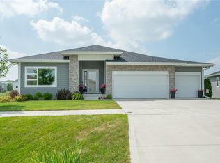 7716 NW 95th Ct, Johnston, IA 50131