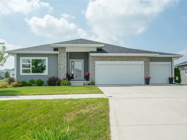 7716 NW 95th Ct, Johnston, IA 50131