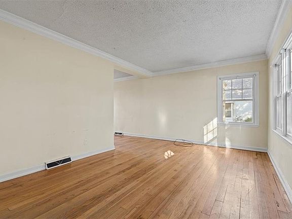 2nd image of 7538 Belleview Ave