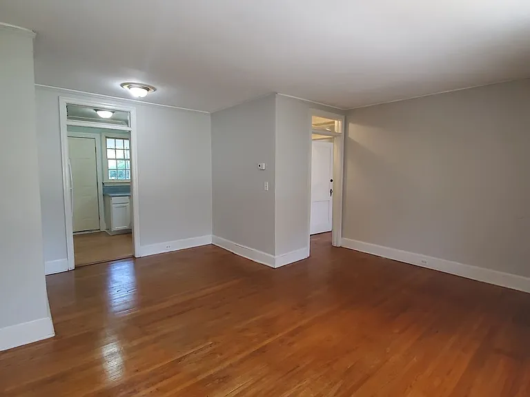 4547 Oxford Rd — Photo 4
