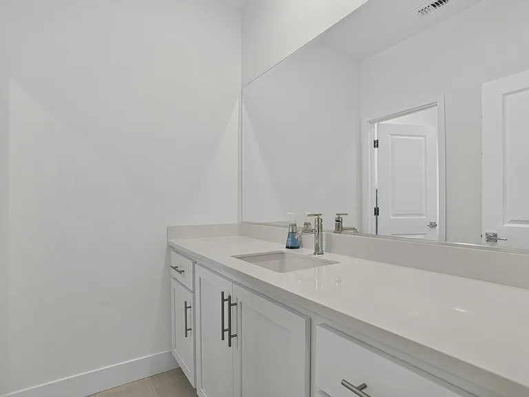 486 N Cloverdale Pl — Photo 19